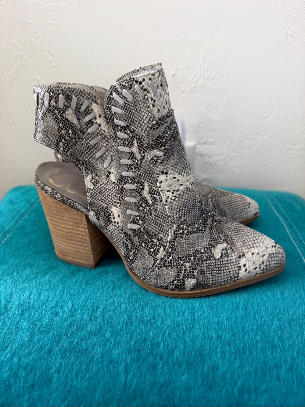 Ccocci Women’s Gray Snake-Print Cutout Block Heel Ankle Booties Size 7.5